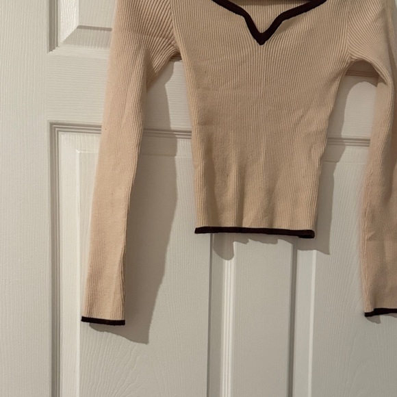 SHEIN Cream Ribbed Long Sleeve Top with Black Trim - Picture 2 of 4